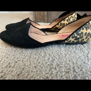 Betsey Johnson leopard flats